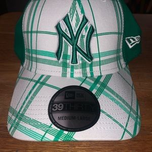 HTF New York Yankees green hat size m/L NWT